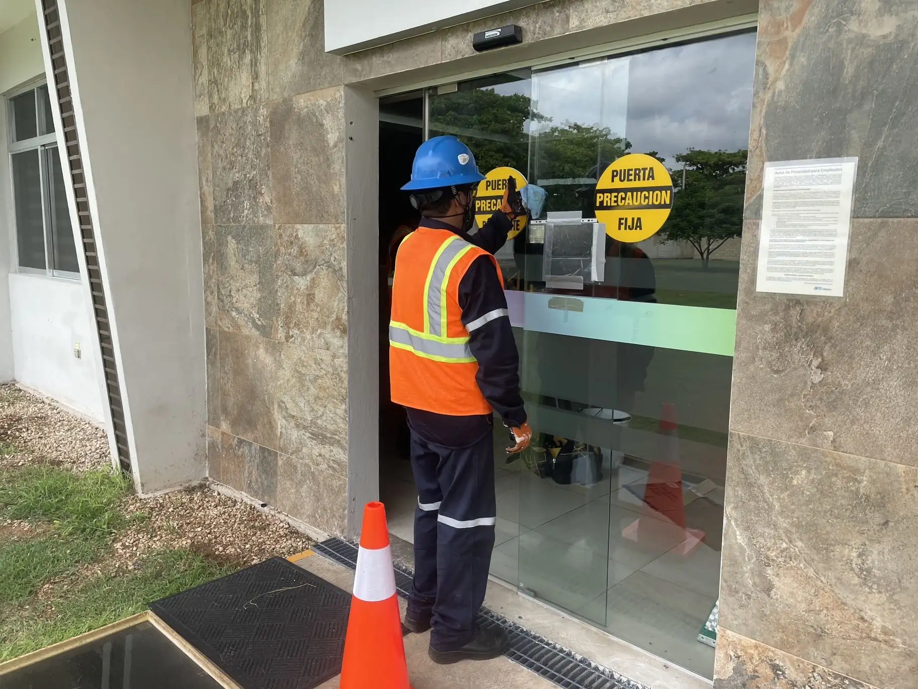 Controlador de acceso inteligente Lenel OnGuard serie LNL-X para seguridad corporativa