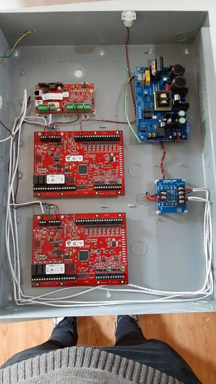 Módulo de interfaz de lectora Lenel para control de puertas y gestión de identidades